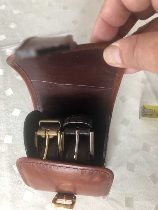 Porta-cintos em pele