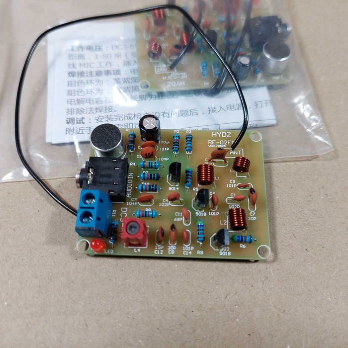 ФМ Передавач - радио микрофон с AUX-разъёмом и стабильной частотой, прослушка удобна в использовании