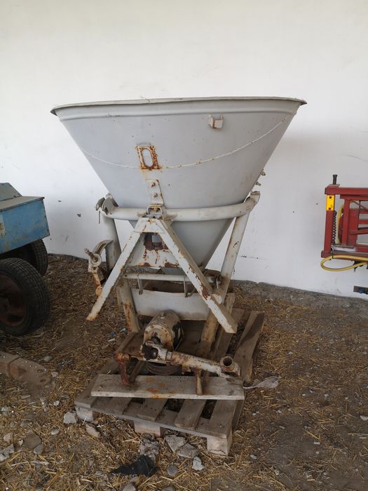 Продаеться роскидач мiндобрив