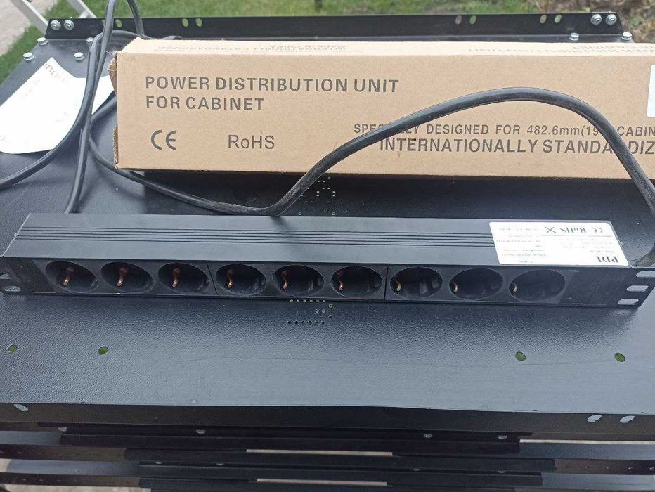 Блок розеток в стойку PDU-1U-M9-Z-GER Б/У