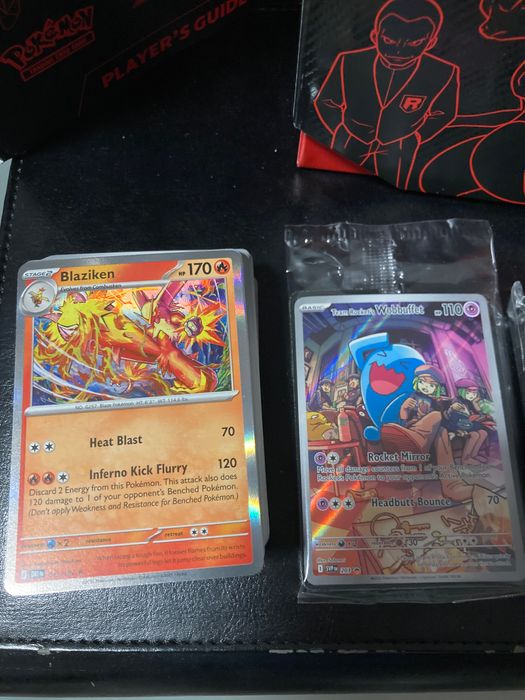 Pokémon Elite Trainer Box ETB Destined Rivals aberta c/ Promo