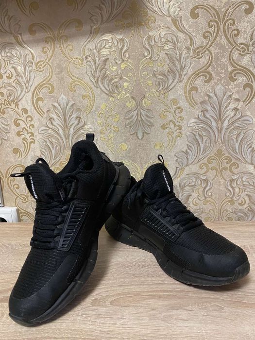 Продам кросівки сезон осінь-зима