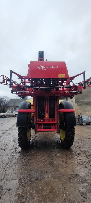 Opryskiwacz kverneland rau