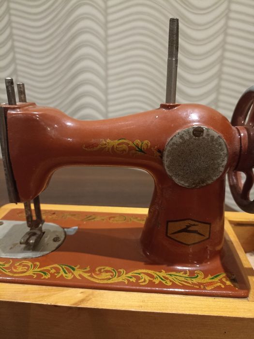 Продам детскую швейную машинку ДШМ2