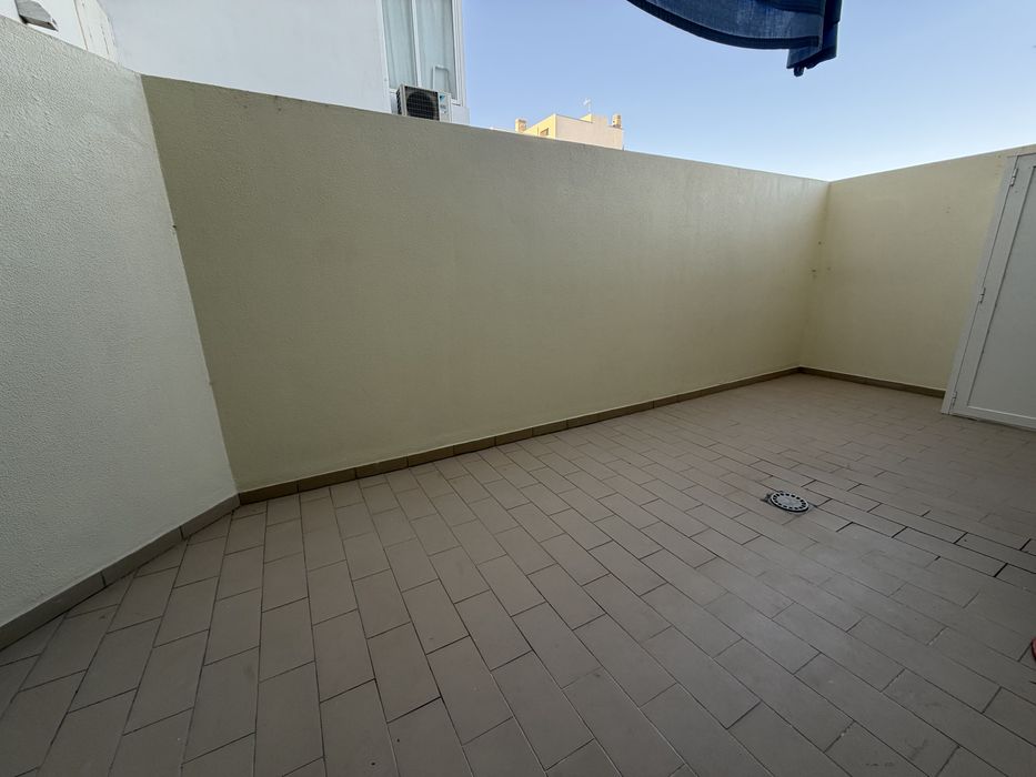 T3 Mobilado com Terraço Privativo de 20 m² e Vista Mar – Baixa de Olhão