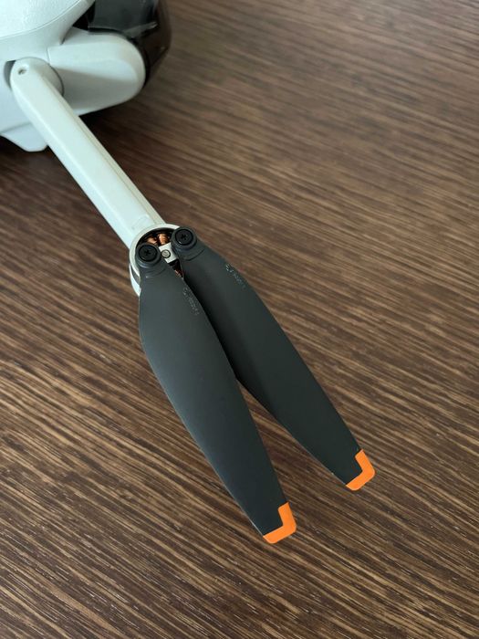 DJI Mini 3 + DJI RC ekran + 2 baterie + etui | pełny komplet