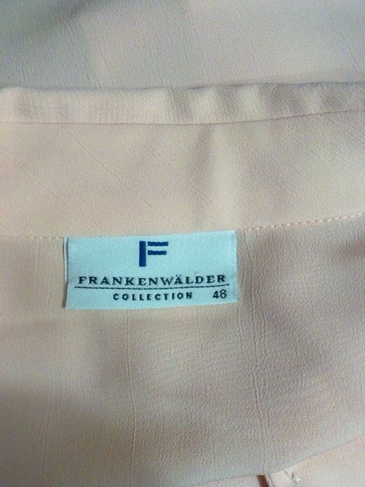 Стильная блуза нежно-персикового цвета