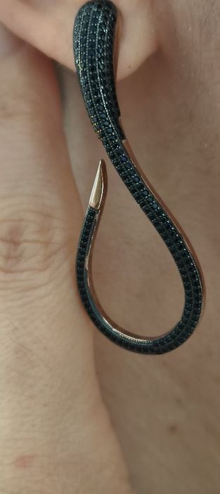Brincos cobra em prata com zircónias pretas