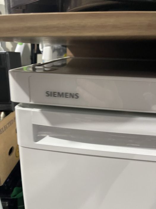 Холодильник Siemens.
