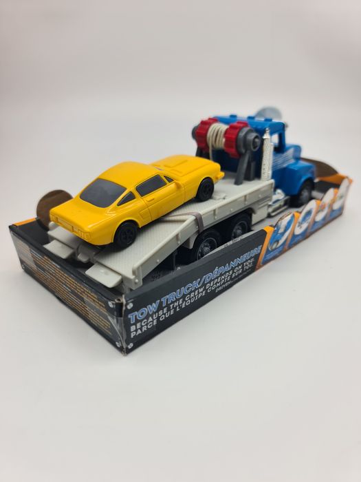 Brinquedo camião reboque com carro - novo