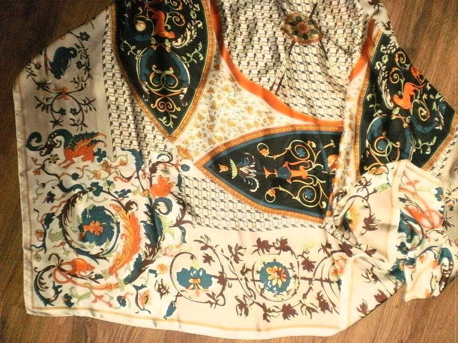 Chusta duża z jedwabiem .Made in P.R.C.