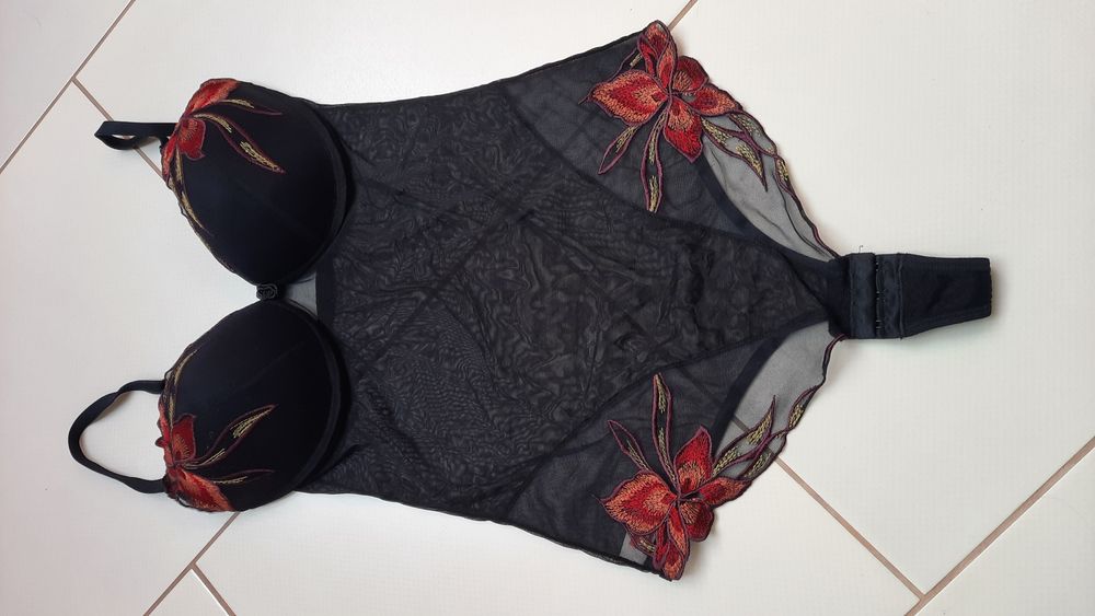 Gorsecik body z haftem czarne M 75 B