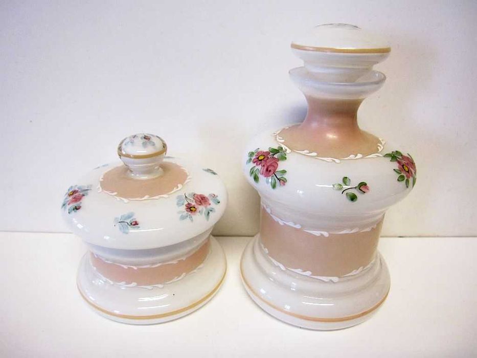 lindo antigo conjunto de toilete em vidro pintado à mão