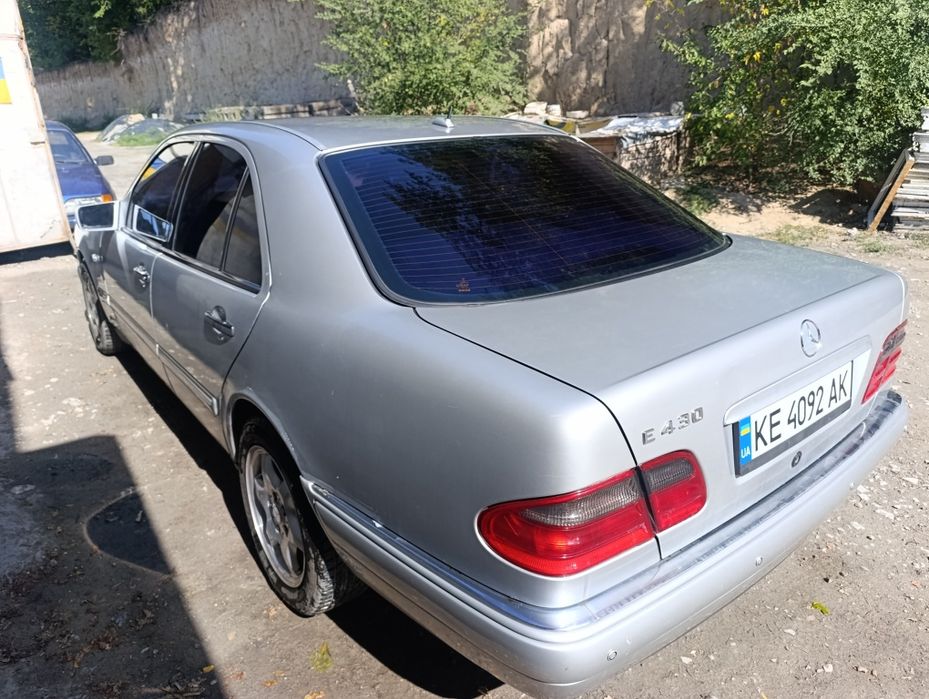 Мерседес w210 e 430 1999, m113, 4.3. Газ/бензин.