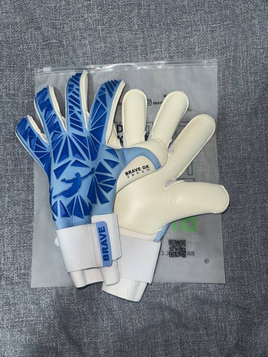 Вратарские перчатки Brave gk venom