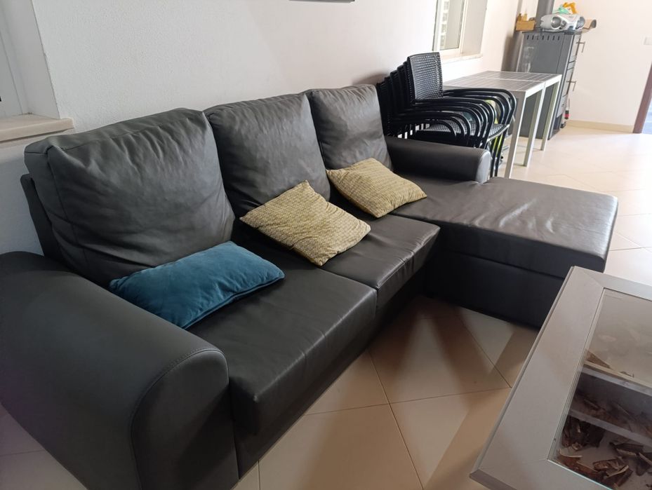 Sofá em pele sintética