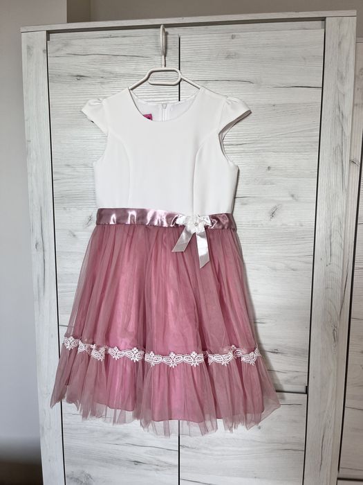 Sukienka elegancka wizytowa 158 z tiulem biała różowa