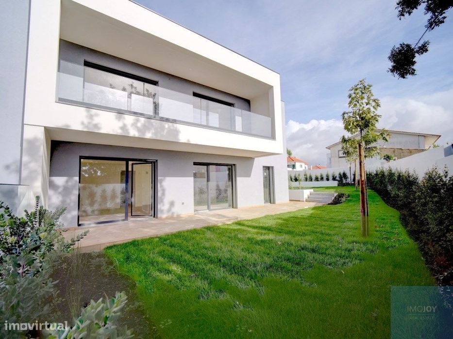 Moradia T4 com Jardim e Piscina