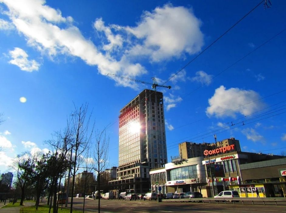 Продам 3х ком.квартиру в ж/к West Hall (ж/м Победа-3)