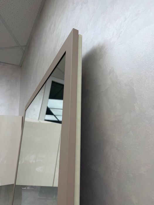 Дзеркало з підсвіткою