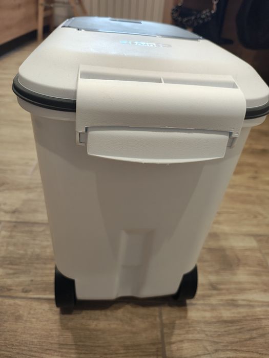 Pojemnik na suchy pokarm dla kotów 35L/12 kg