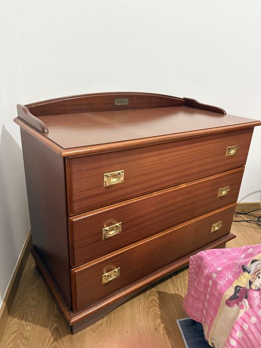 Cômoda castanha 95cm x 72cm