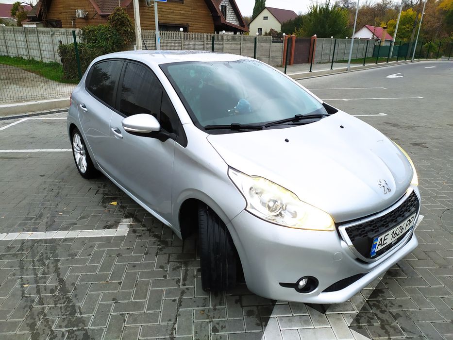Peugeot 208 Пежо 208 2013