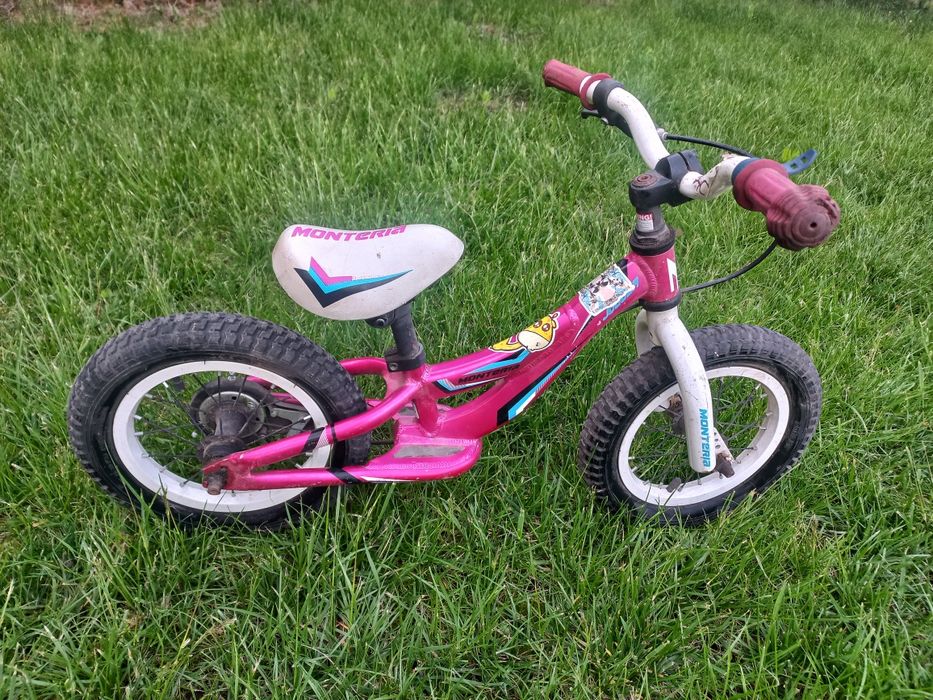 Беговел польський MONTERIA