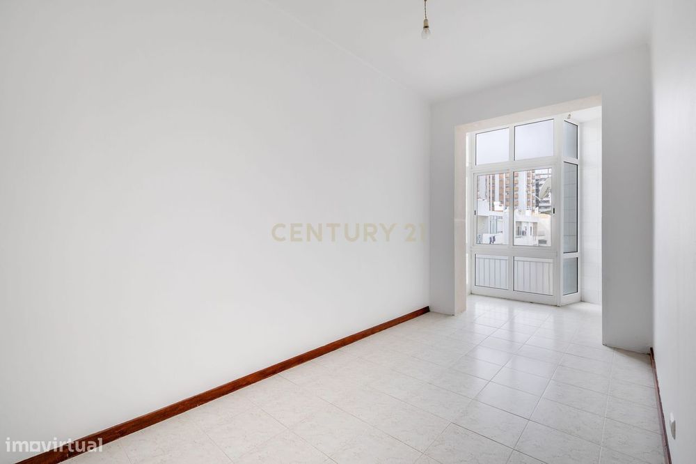 Apartamento T 4  em Faro no centro da cidade a 300m do mercado Municip