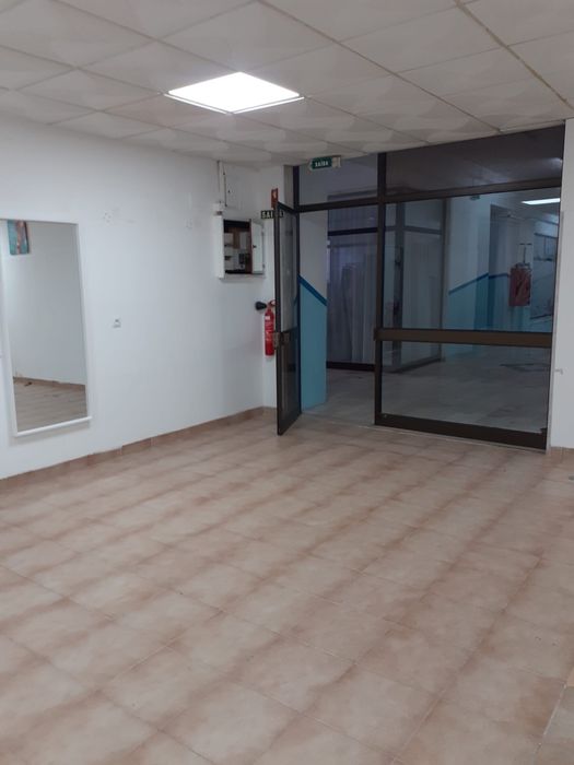 Arrenda-se Loja no Cacém