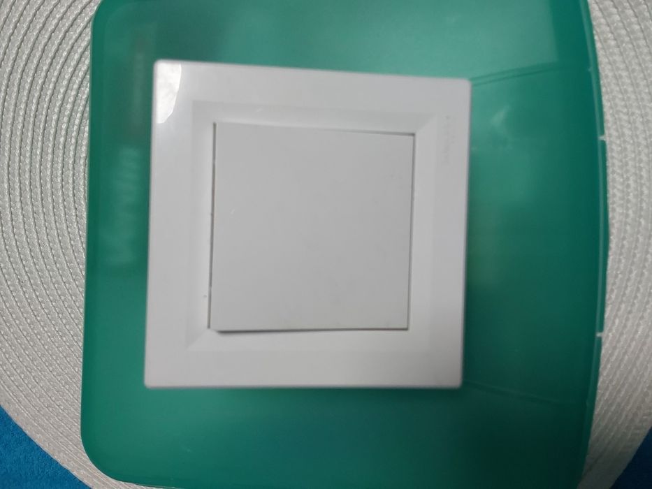 Włącznik Biały nowy