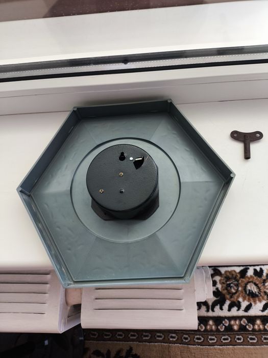 Часы янтарь в рабочем состоянии