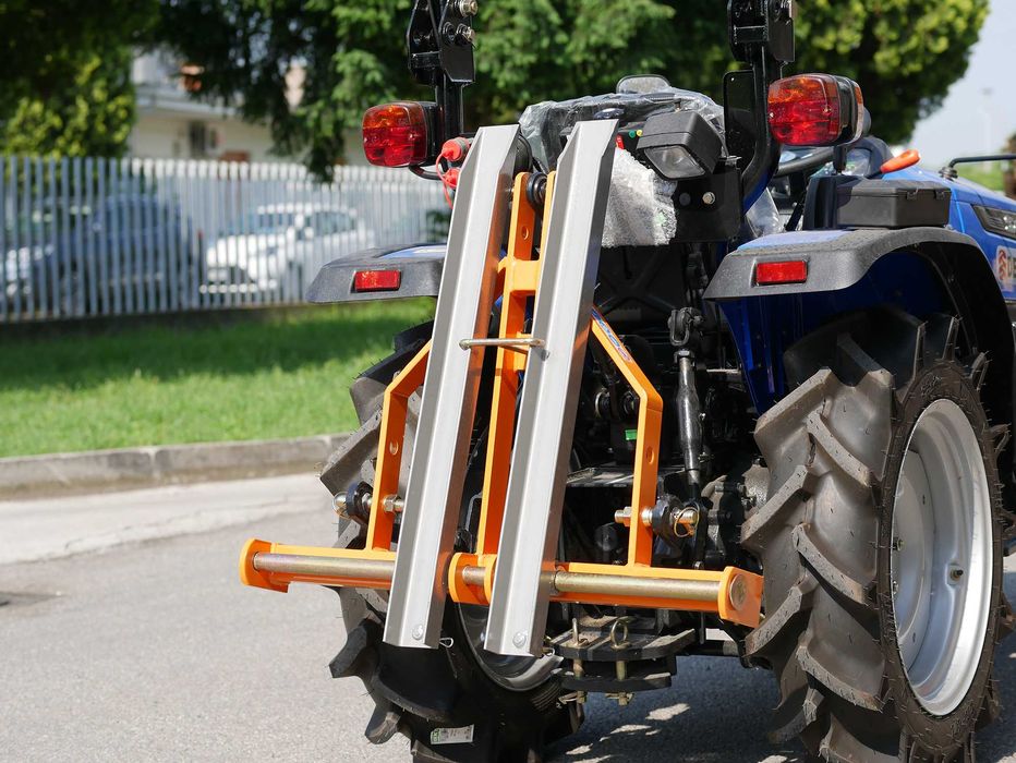 Garfo Porta Paletes 300kg p/Trator Compacto (Novo)-D-300 *IVA INCLUSA*