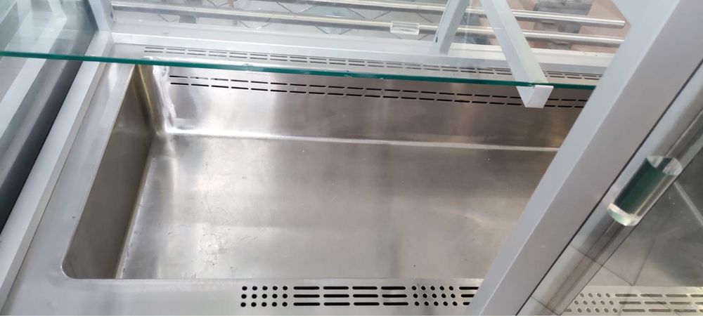 Bancada Self-service Banho-Maria e Vitrine refrigerad
