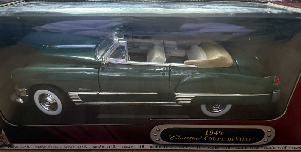 auto kolekcjonerskie Road Signature 1:18 Cadillac de Ville w opakowani