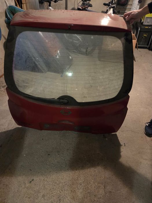 Klapa bagażnika Micra k12