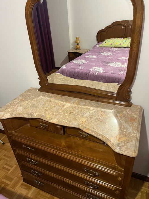 Mobília Quarto casal-cama completa+2mesas cabeceira+cómoda+2colchões
