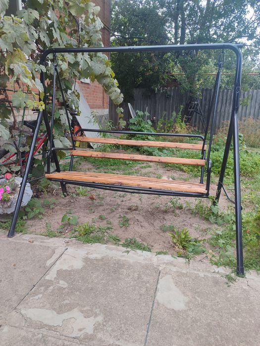 Продається гойдалки садова