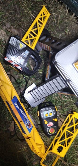 Игрушечный строительный кран