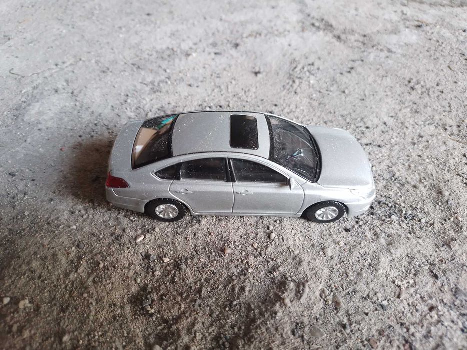 Nissan Teana; Rastar 1:43