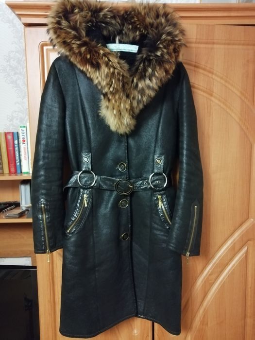 Стильная женская дубленка.
