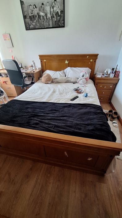 Quarto de casal em madeira maciça
