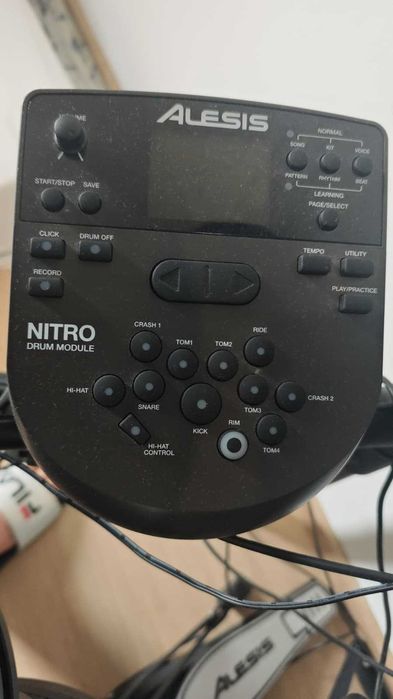 Bateria Eletrónica Alesis Nitro.