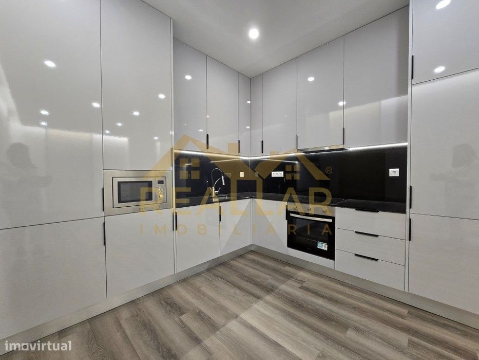Apartamento T3 Renovado em Aveleda.