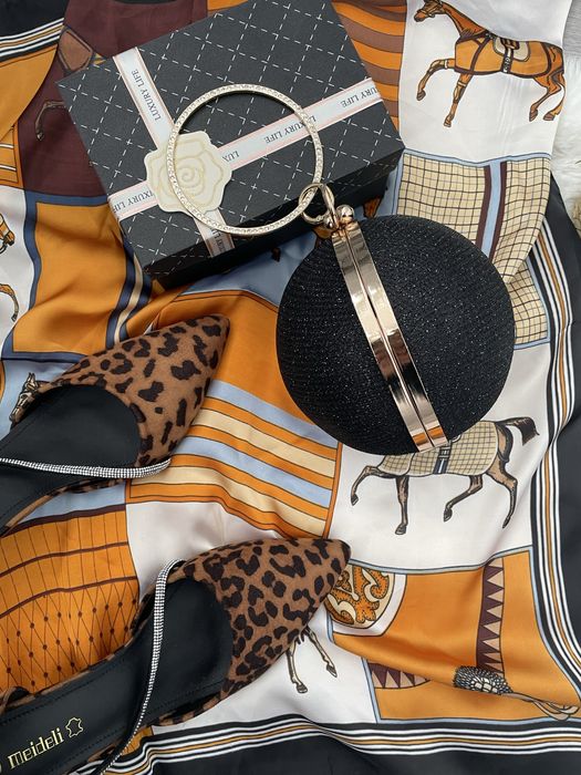 клатч у вигляді кулі