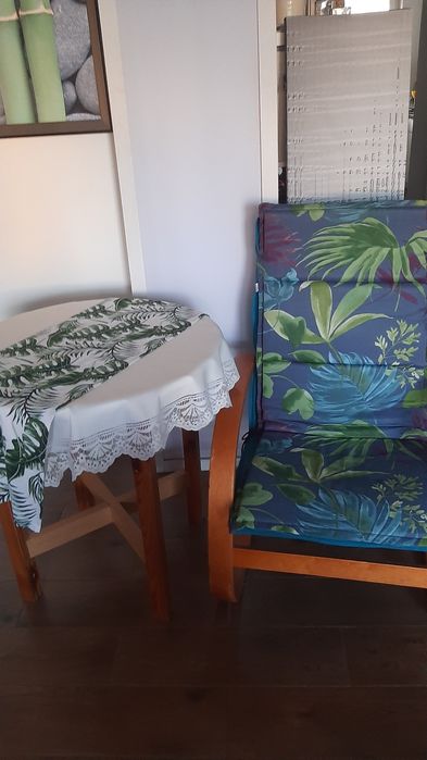 Fotel Ikea drewniany turkusowy