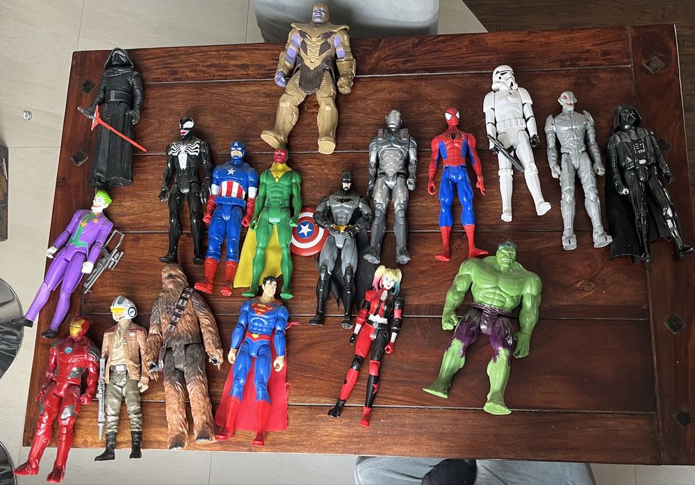 Figurki kolekcjonerskie 30 cm Marvel, DC i star wars