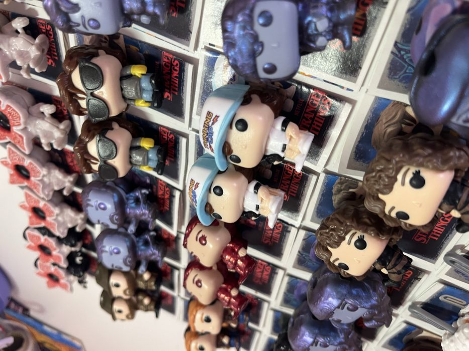 Bonecos, stranger things do kinder joy! - Faço Descontos