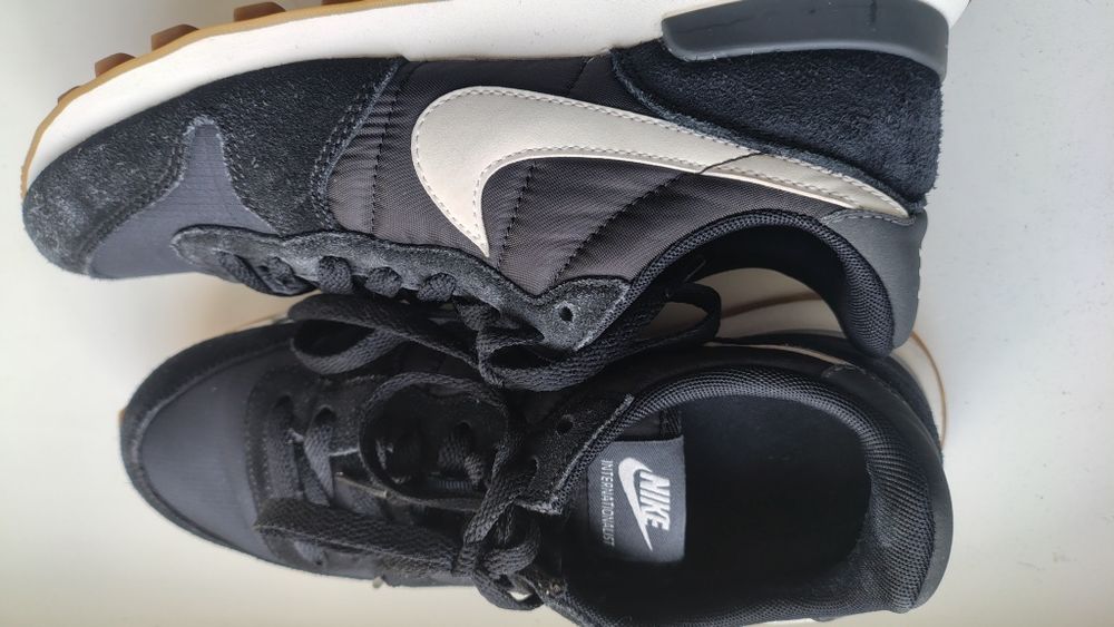 Кросівки Nike в гарному стані