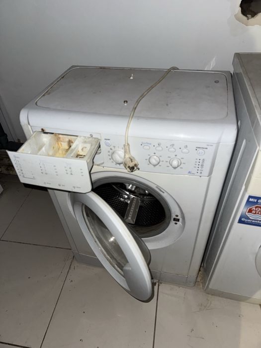 Пральна машинка Indesit на запчастини